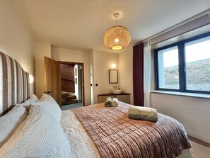 2 chambres, bureau, fer et planche à repasser, Wi-Fi gratuit