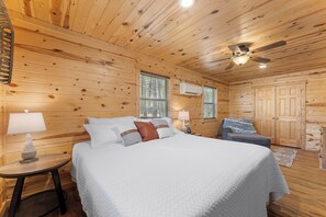 5 soverom, skrivebord, wi-fi (inkludert) og sengetøy