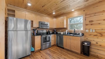 Kylskåp, mikrovågsugn, ugn och spishäll