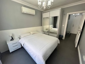 3 bedrooms, iron/ironing board, travel cot, free WiFi