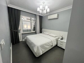 3 bedrooms, iron/ironing board, travel crib, free WiFi