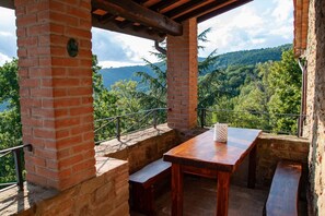 Outdoor dining - Villa Bea by MMega (Pian di Marte)