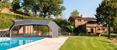 Et oppvarmet basseng