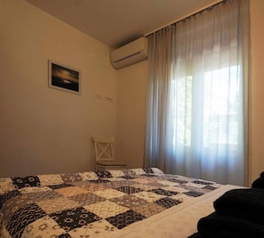 2 bedrooms, iron/ironing board, free WiFi, bed sheets