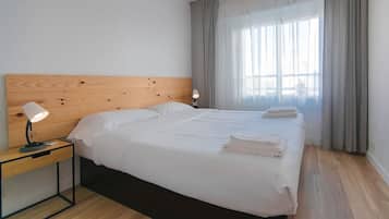 2 slaapkamers, een strijkplank/strijkijzer, gratis wifi, beddengoed