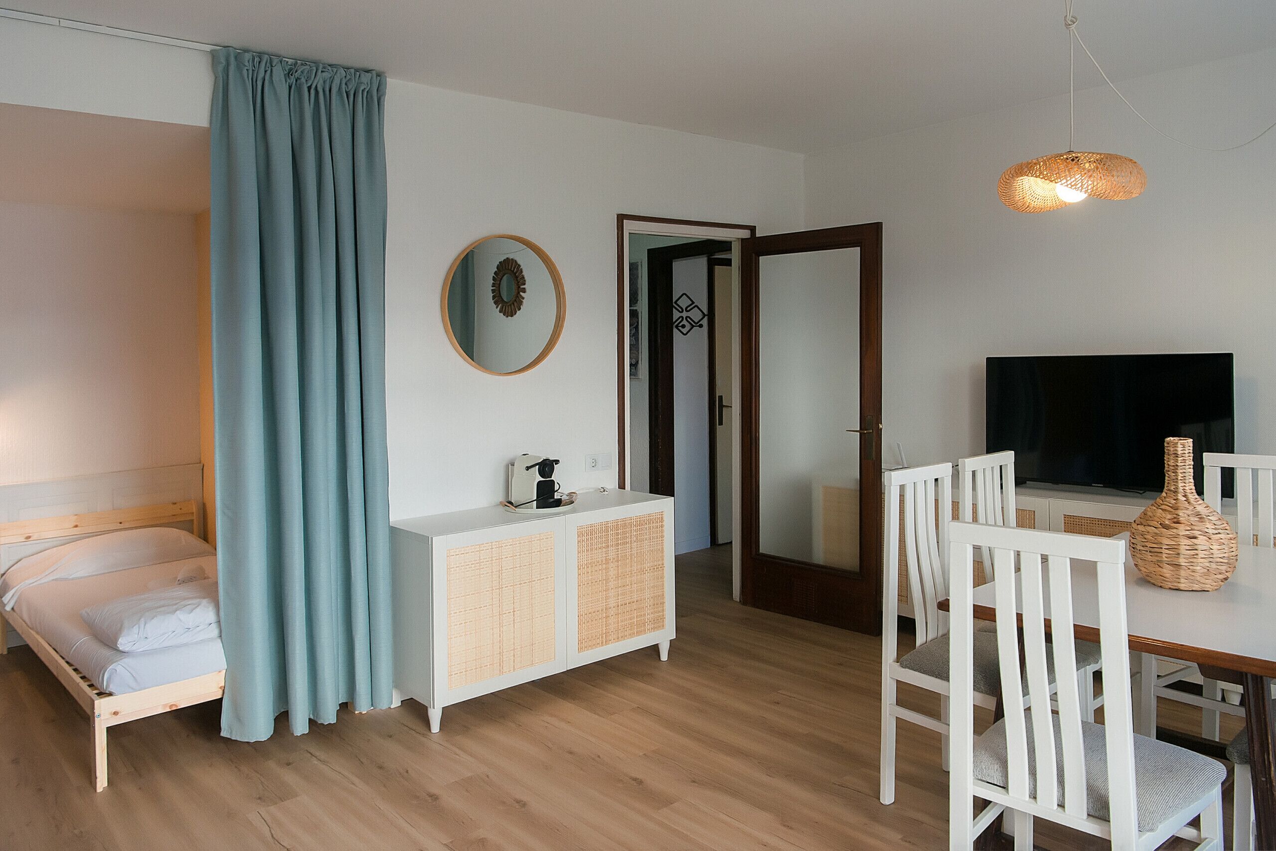 2 chambres, fer et planche à repasser, Wi-Fi gratuit, draps fournis