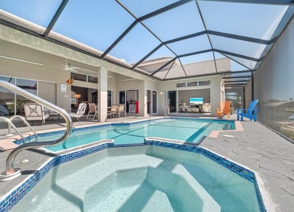 Pool - Spacious 5-bdrm house in delightful Cape Coral located on the Gulf of America (Cape Coral)