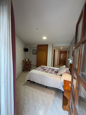Standard Double Room, Balcony, City View | Desk, laptop workspace, bed sheets - HOSTAL MARBORE (Bielsa)