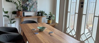 Just off the beautiful Lake Wendouree, fully fenced, dog friendly, air cond 