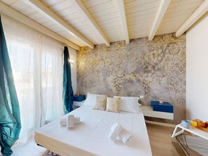 2 bedrooms, in-room safe, iron/ironing board, free WiFi