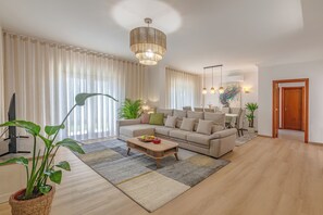 Family Villa, 4 Bedrooms, Mountain View | Living area | 52-inch LCD TV with cable channels, fireplace, offices