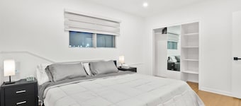 Modern 2BR Suite W/ King Beds & Remote Workspace close to Zoo and Downtown