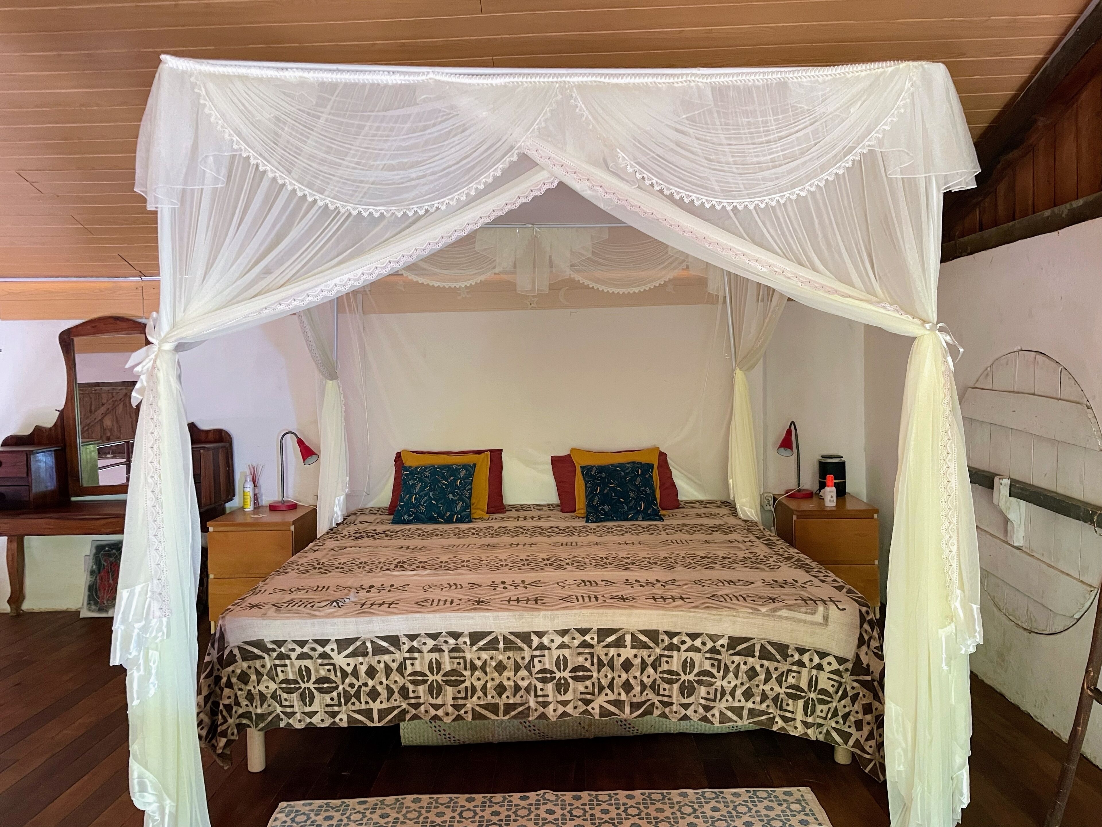 3 bedrooms, bed sheets