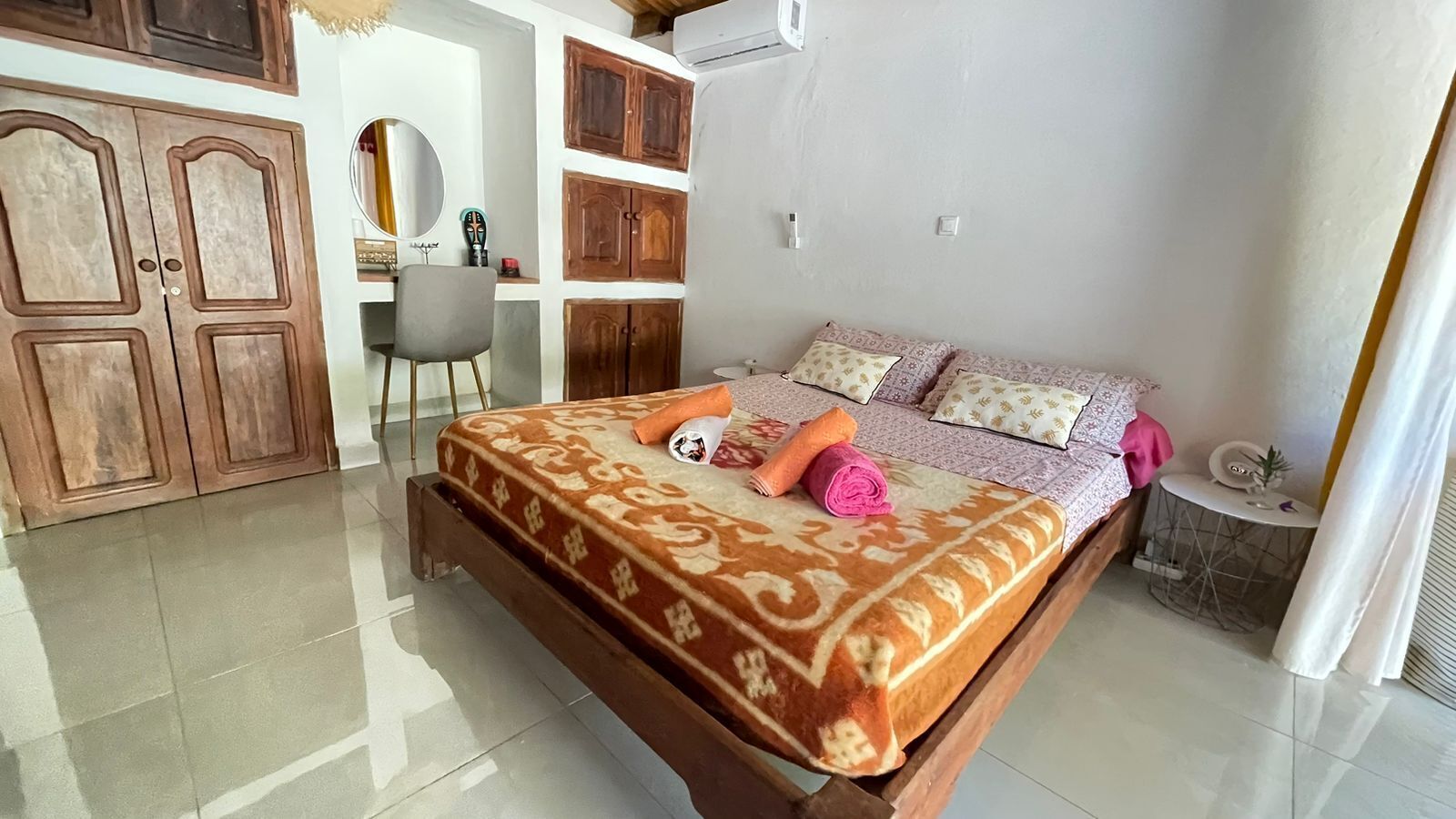 3 bedrooms, bed sheets