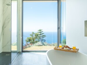 Bruser, hårtørrer, håndklæder, Toiletpapir