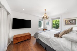 4 makuuhuonetta, työpöytä, silitysrauta/-lauta, ilmainen Wi-Fi