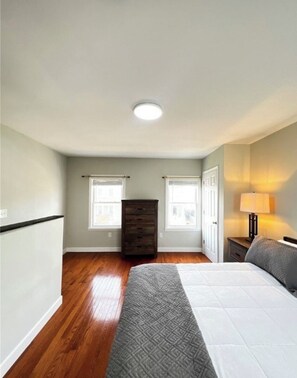 2 室のベッドルーム、アイロン / アイロン台、WiFi、ベッドシーツ