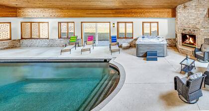 Touchdown Retreat – Indoor Pool, Hot Tub & Games!