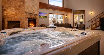 Touchdown Retreat – Indoor Pool, Hot Tub & Games!