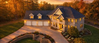 Touchdown Retreat – Indoor Pool, Hot Tub & Games!