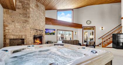 Touchdown Retreat – Indoor Pool, Hot Tub & Games!