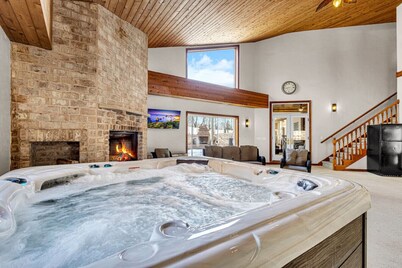 Touchdown Retreat – Indoor Pool, Hot Tub & Games!