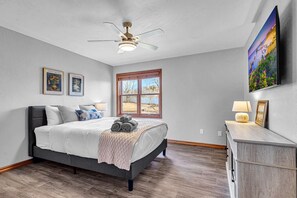 6 bedrooms, travel crib, free WiFi, bed sheets