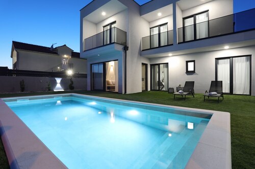 Villa Cvit Mediterana with heated pool