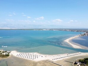 Solsenger og strandhåndklær