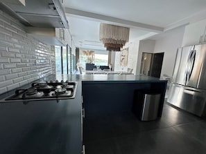 Private kitchen - 2-bedroom estate in La Salina, Ensenada with Pool, WiFi, AC. Relax and enjoy (Ensenada)