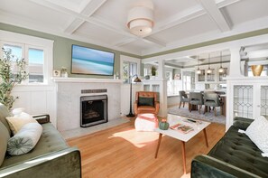 Smart TV, computer monitors - San Diego Historic Craftsman: Near Zoo and Balboa Park! (San Diego)