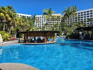 Pool - On the beach. Cozy 2-bedroom condo with AC in serene Nuevo Vallarta (Nuevo Vallarta)