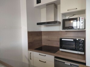 Fridge, oven, dishwasher, toaster