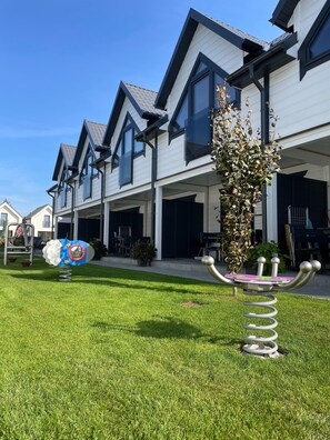 Outdoor dining - Large Holiday Homes Close to the Beach (Ustronie Morskie)