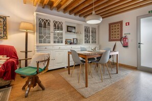 Dining - Holiday Home 'Casa De Cima 1' with Mountain View, Private Terrace and Wi-Fi (Ponta Delgada)