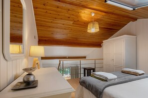 Iron/ironing board, free WiFi, bed sheets - Holiday Home 'Casa De Cima 1' with Mountain View, Private Terrace and Wi-Fi (Ponta Delgada)