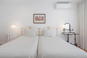 Bügeleisen/Bügelbrett, kostenloses WLAN, Bettwäsche