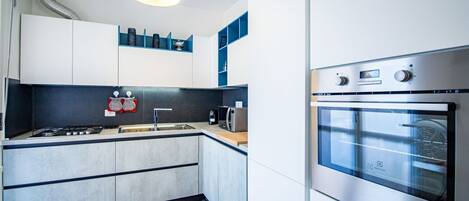 Réfrigérateur, four, plaque de cuisson, lave-vaisselle