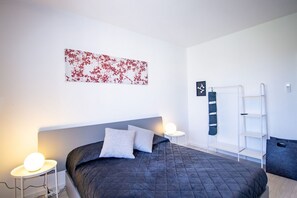 2 bedrooms, iron/ironing board, WiFi