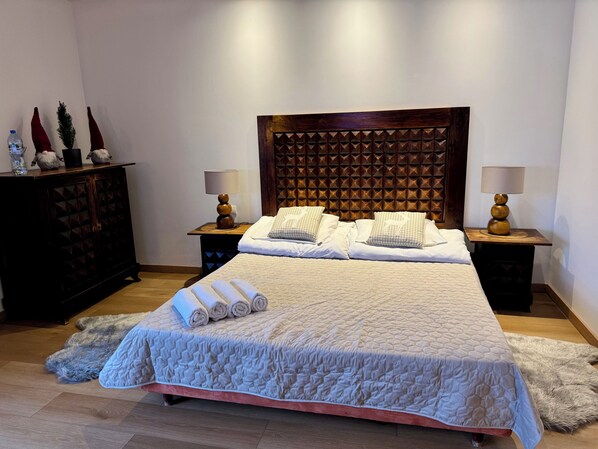 6 bedrooms, WiFi, bed sheets