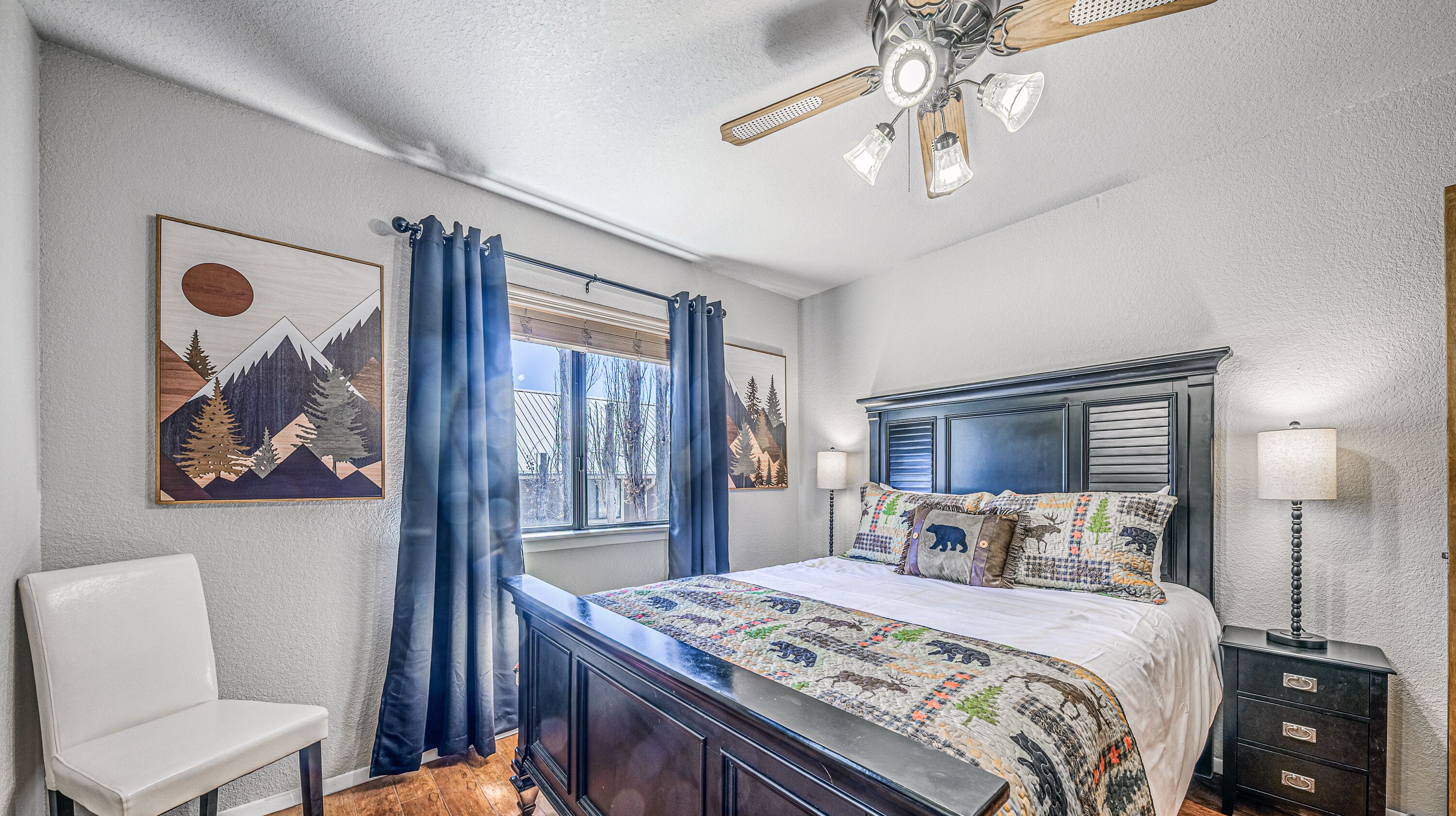 4 bedrooms, desk, iron/ironing board, free WiFi