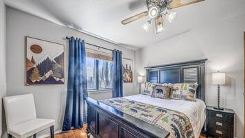 4 bedrooms, desk, iron/ironing board, free WiFi