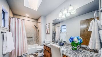 Towels, soap, shampoo, toilet paper