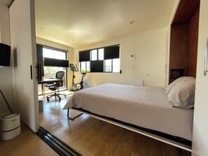 2 bedrooms, iron/ironing board, WiFi, bed sheets - Venice Beach Rooftop Retreat Steps to Beach, 2BR, Parking - Long Term 31 +day (Los Angeles)