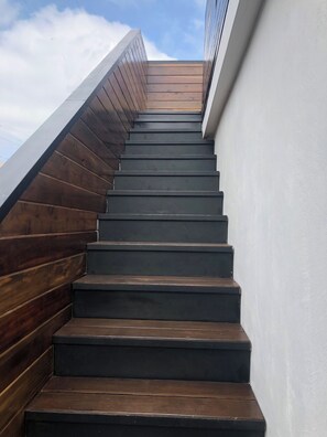 Property grounds - Venice Beach Rooftop Retreat Steps to Beach, 2BR, Parking - Long Term 31 +day (Los Angeles)