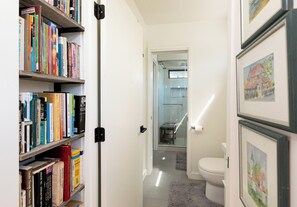 Interior - Venice Beach Rooftop Retreat Steps to Beach, 2BR, Parking - Long Term 31 +day (Los Angeles)