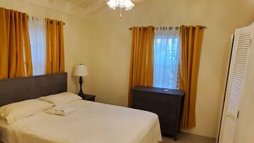 2 habitaciones, tabla de planchar con plancha, wifi y ropa de cama