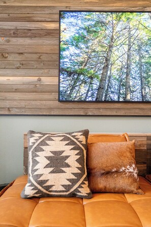 3 bedrooms, iron/ironing board, free WiFi, bed sheets - The L77 Ranch Hide-Out: A Forested Stay in Lyle, WA (Lyle)