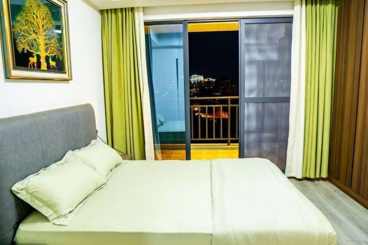 2 bedrooms, iron/ironing board, free WiFi