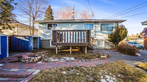 Newly Renovated Basement Suite W/ Remote Workspace/ Shower Tower/ Downtown